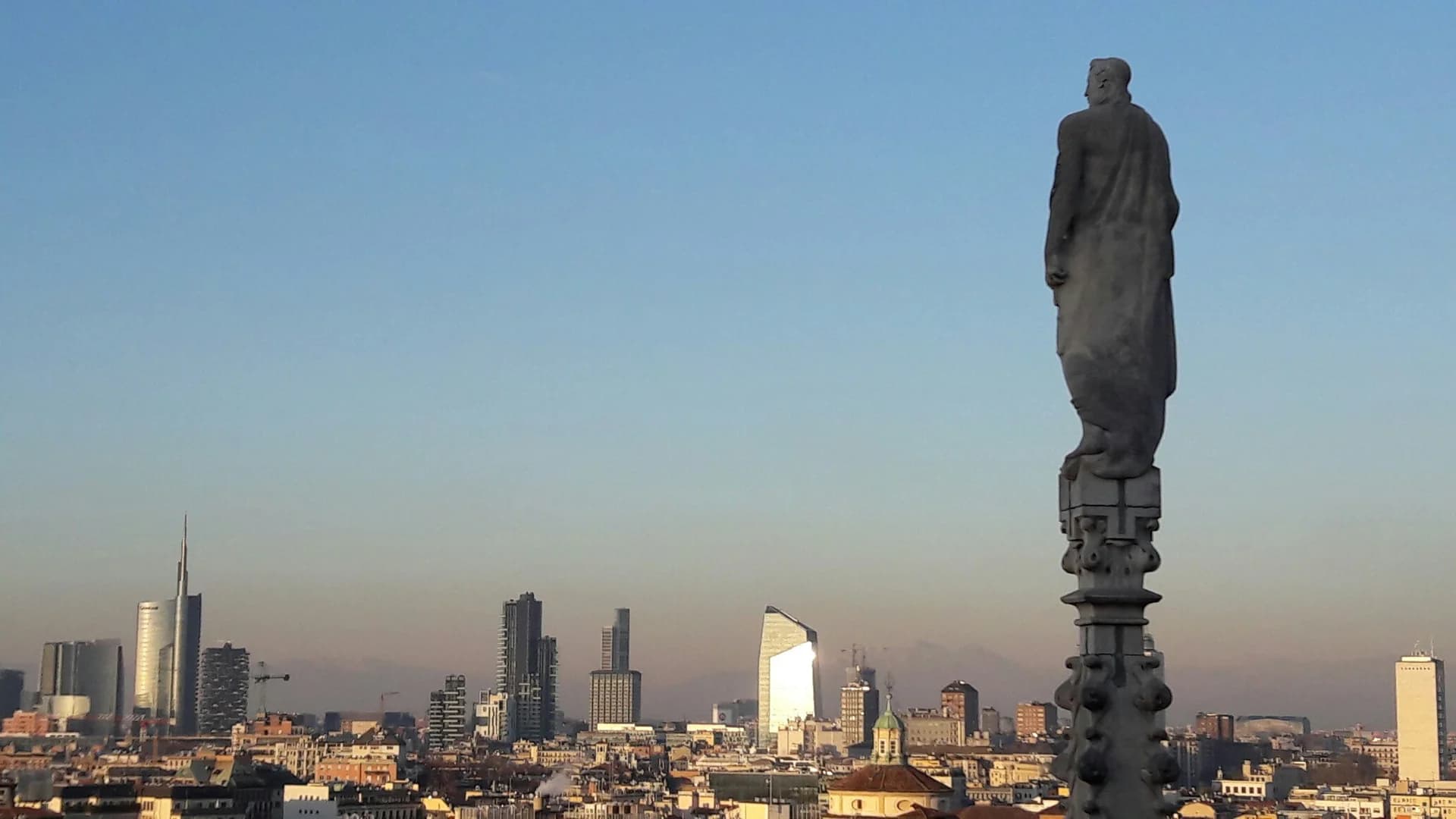 Милан — город контрастов, закрытых дворов, известный и скрытый город